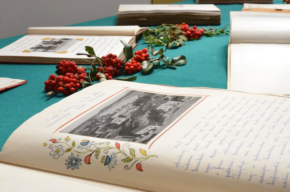 Zespół Szkół Techniczych świętuje 50-lecie. Był tort, wspólna piosenka i pamiątkowy dąb