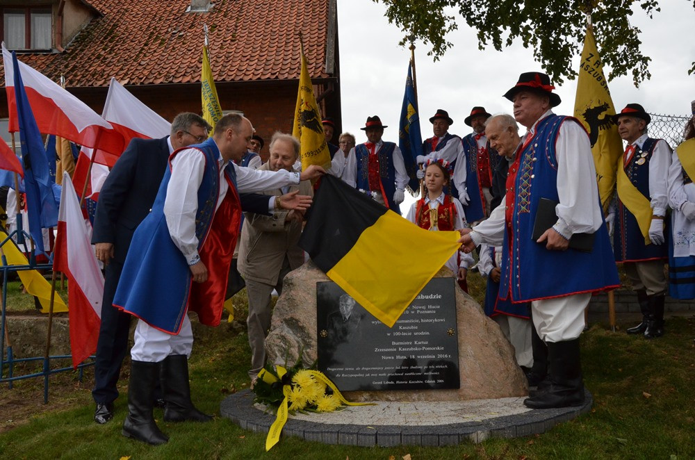 W Nowej Hucie stanął obelisk upamiętniający 100-lecie urodzin prof. Gerarda Labudy