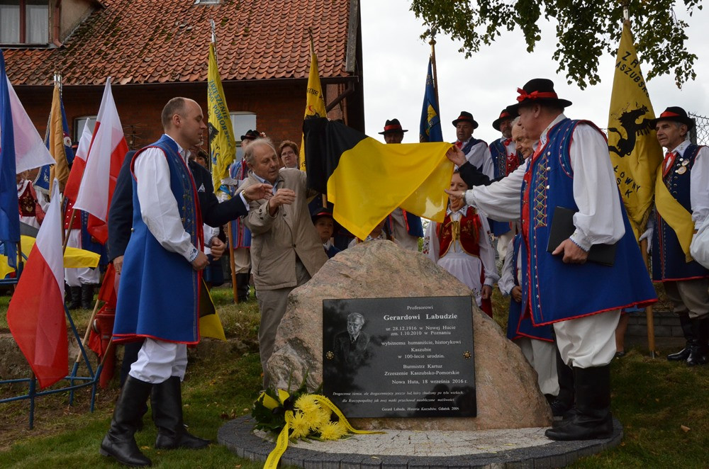 W Nowej Hucie stanął obelisk upamiętniający 100-lecie urodzin prof. Gerarda Labudy