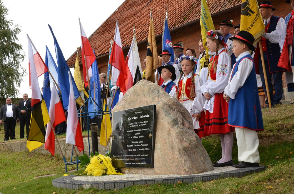 W Nowej Hucie stanął obelisk upamiętniający 100-lecie urodzin prof. Gerarda Labudy