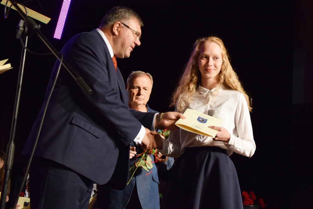 Kartuzy. Stypendia dla sportowców i uczniów ze świetnymi wynikami w nauce