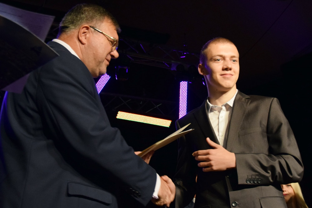 Kartuzy. Stypendia dla sportowców i uczniów ze świetnymi wynikami w nauce