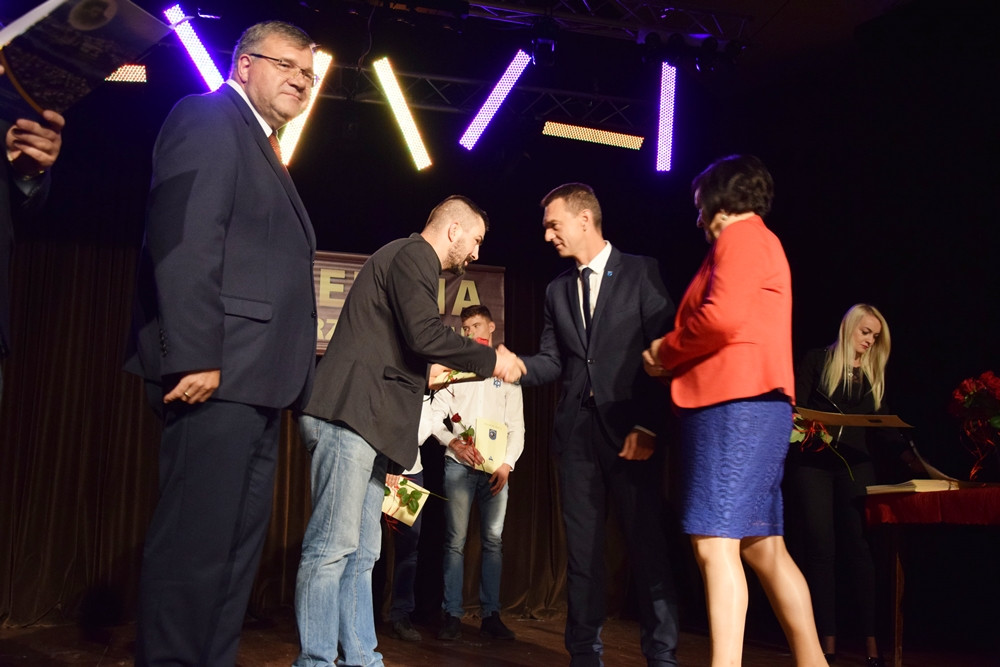 Kartuzy. Stypendia dla sportowców i uczniów ze świetnymi wynikami w nauce