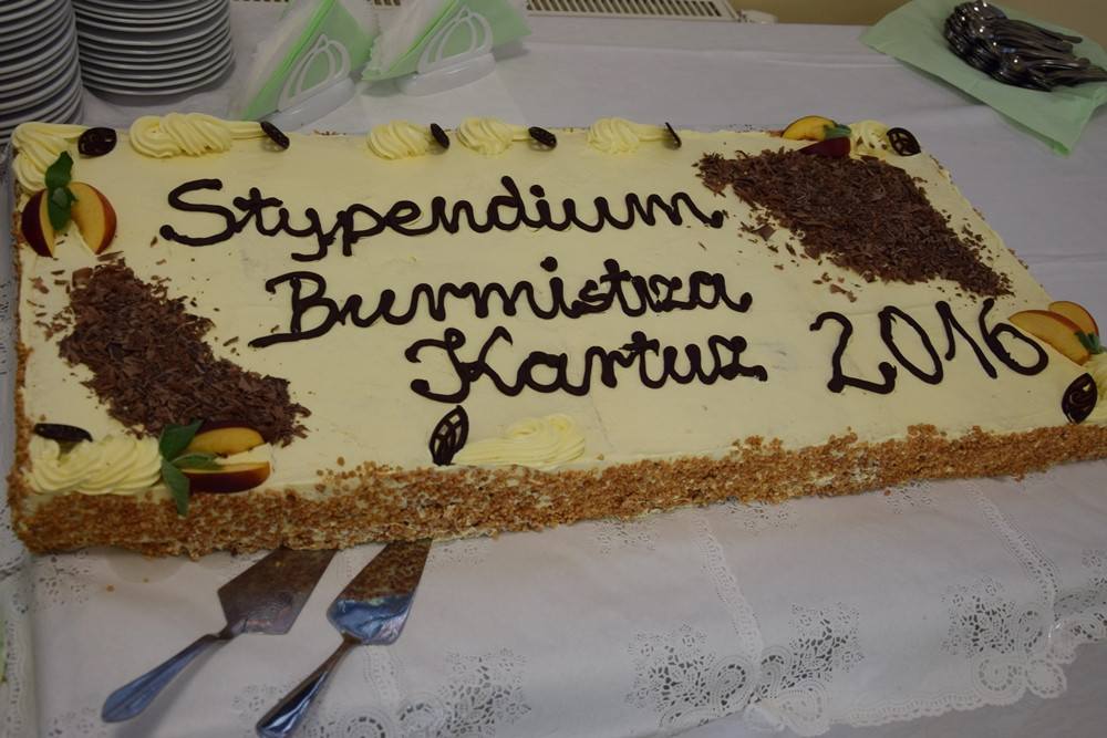 Kartuzy. Stypendia dla sportowców i uczniów ze świetnymi wynikami w nauce