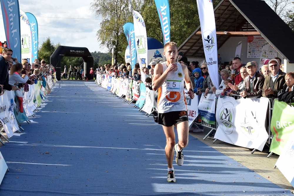 Biegająco uczcili 775-lecie Kiełpina. Kenijczyk Dominic Mailu Musyim zwycięzcą Biegu Arasmusa