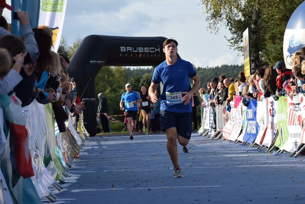 Biegająco uczcili 775-lecie Kiełpina. Kenijczyk Dominic Mailu Musyim zwycięzcą Biegu Arasmusa