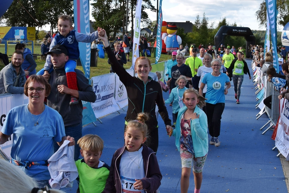 Biegająco uczcili 775-lecie Kiełpina. Kenijczyk Dominic Mailu Musyim zwycięzcą Biegu Arasmusa