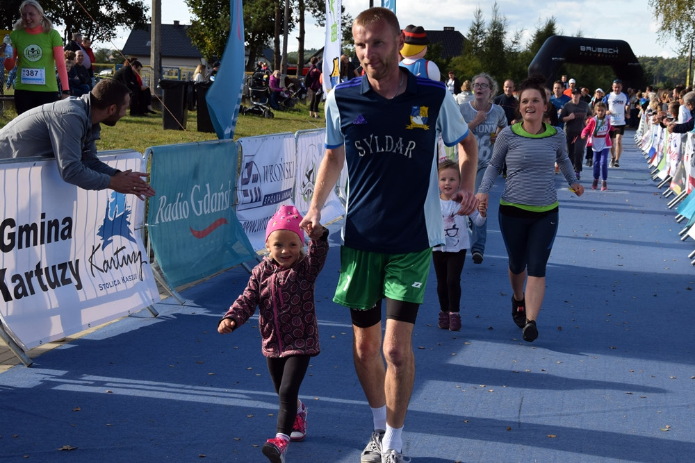Biegająco uczcili 775-lecie Kiełpina. Kenijczyk Dominic Mailu Musyim zwycięzcą Biegu Arasmusa