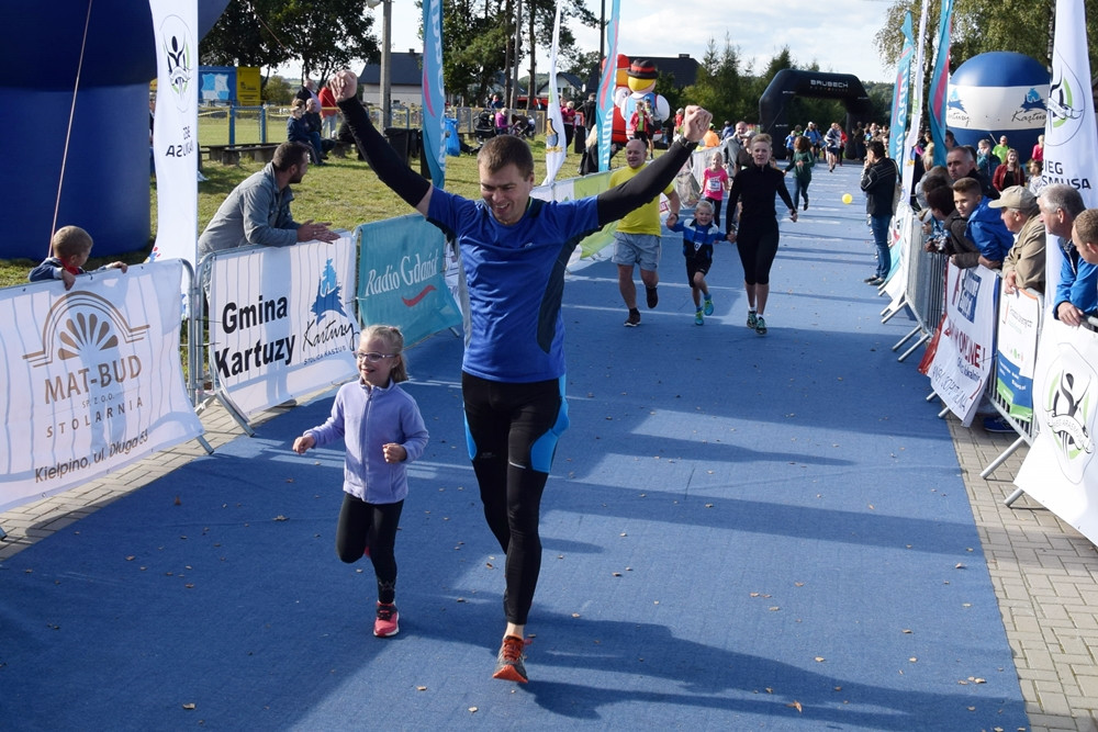 Biegająco uczcili 775-lecie Kiełpina. Kenijczyk Dominic Mailu Musyim zwycięzcą Biegu Arasmusa