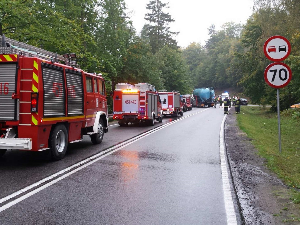 Wieżyca. Pięć osób poszkodowanych w zderzeniu trzech aut