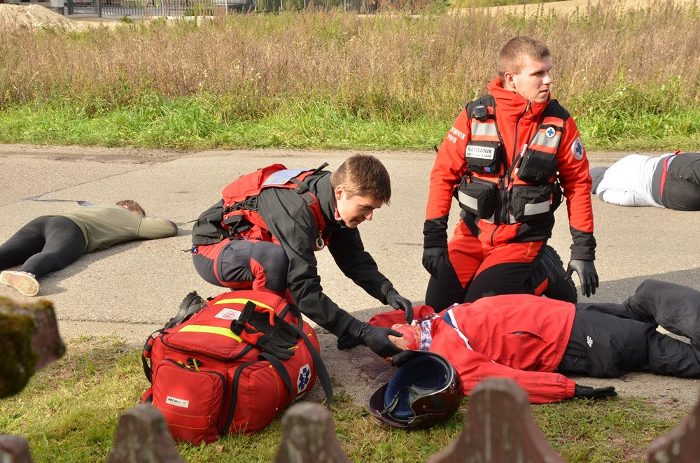 Kolonia. Poważny wypadek - wielu rannych, w tym młodzież. Dobrze, że to tylko symulacja