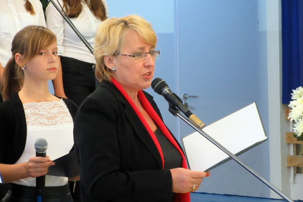 W SP nr 5 ślubowały pierwszaki, a policjanci z Gdańska i Kartuz wręczali im odblaski