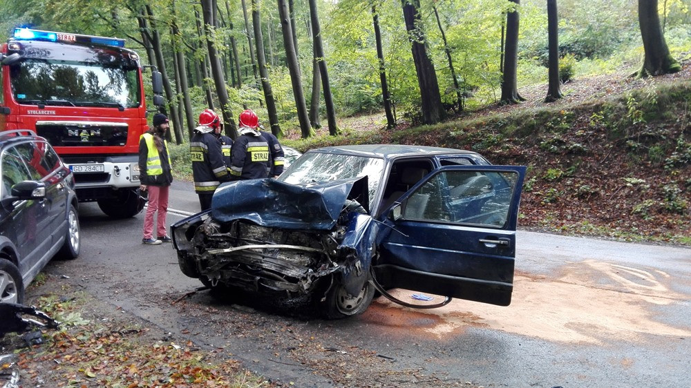 Kartuzy - Prokowo. Zderzenie golfa z volvo. Sześć osób poszkodowanych