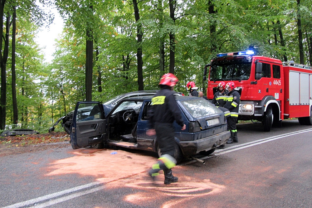Kartuzy - Prokowo. Zderzenie golfa z volvo. Sześć osób poszkodowanych
