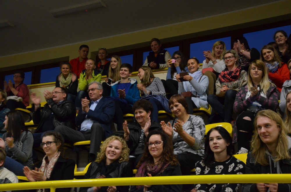 Sierakowice. Grali i kwestowali na rzecz wielodzietnej rodziny