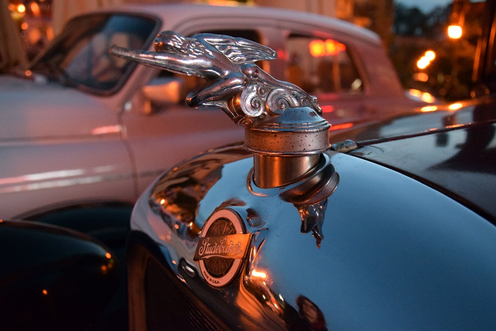 Kartuzy. Classówka nocą, czyli zlot klasycznych aut na Rynku