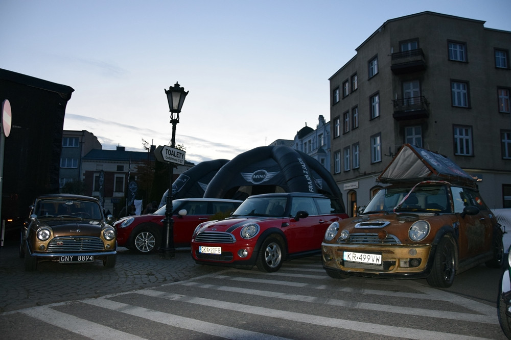 Kartuzy. Classówka nocą, czyli zlot klasycznych aut na Rynku