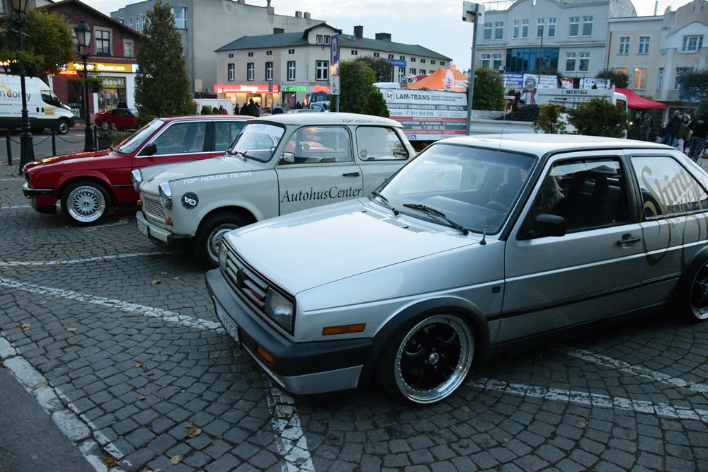 Kartuzy. Classówka nocą, czyli zlot klasycznych aut na Rynku