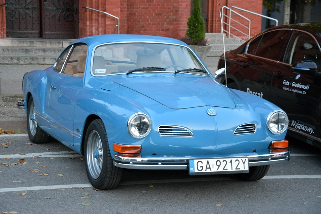 Kartuzy. Classówka nocą, czyli zlot klasycznych aut na Rynku