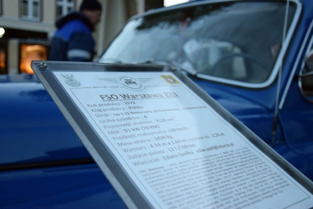 Kartuzy. Classówka nocą, czyli zlot klasycznych aut na Rynku