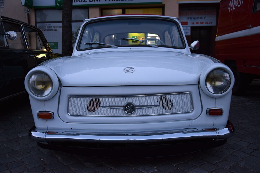 Kartuzy. Classówka nocą, czyli zlot klasycznych aut na Rynku