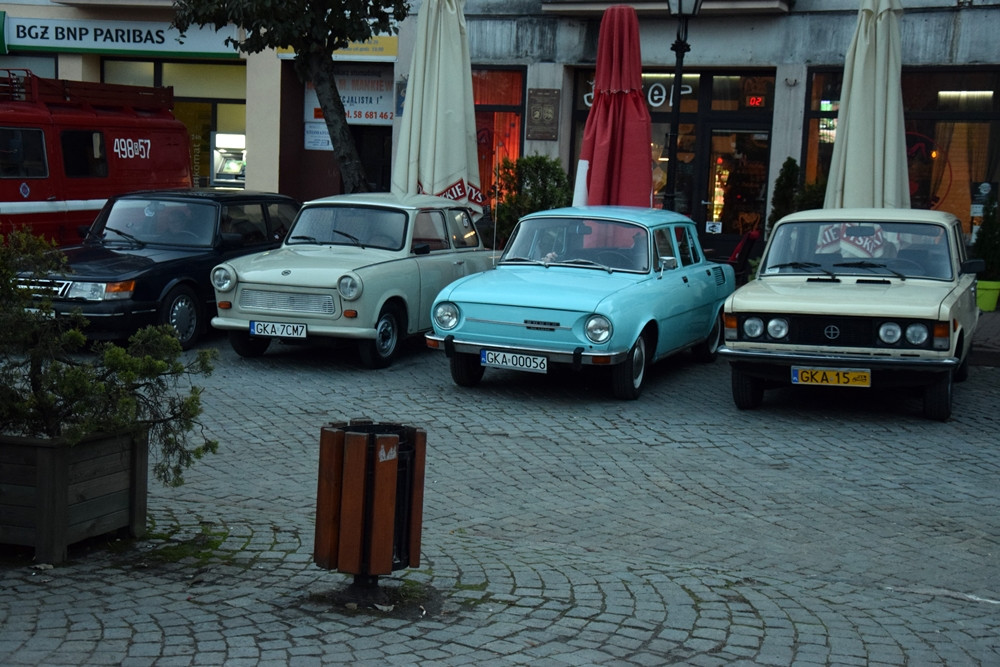 Kartuzy. Classówka nocą, czyli zlot klasycznych aut na Rynku