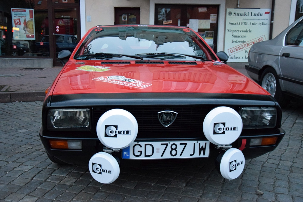 Kartuzy. Classówka nocą, czyli zlot klasycznych aut na Rynku