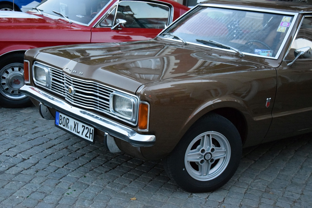 Kartuzy. Classówka nocą, czyli zlot klasycznych aut na Rynku