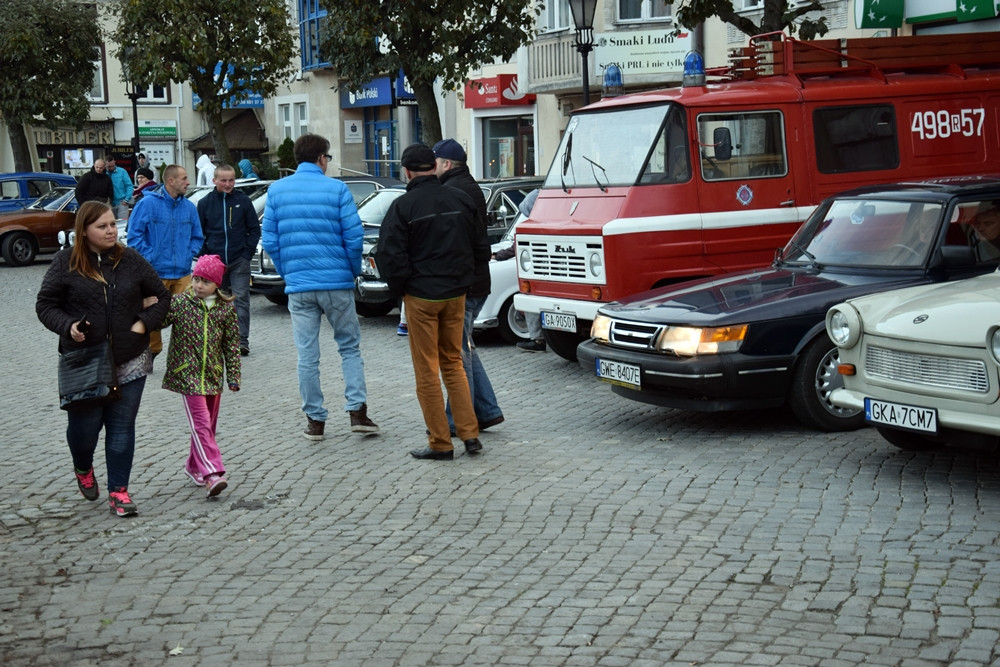 Kartuzy. Classówka nocą, czyli zlot klasycznych aut na Rynku