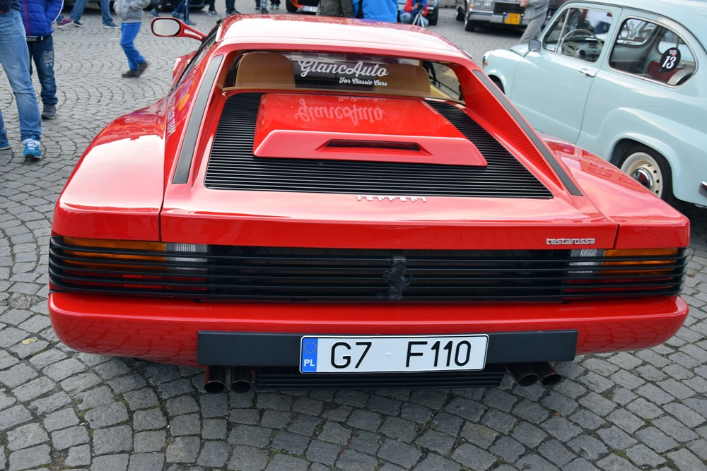 Kartuzy. Classówka nocą, czyli zlot klasycznych aut na Rynku