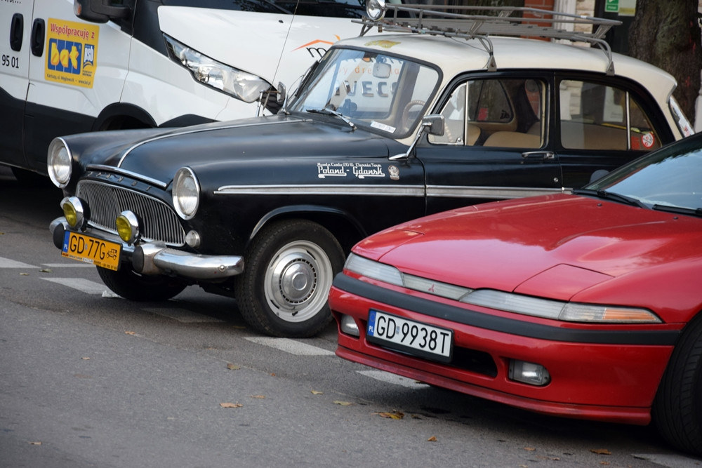 Kartuzy. Classówka nocą, czyli zlot klasycznych aut na Rynku