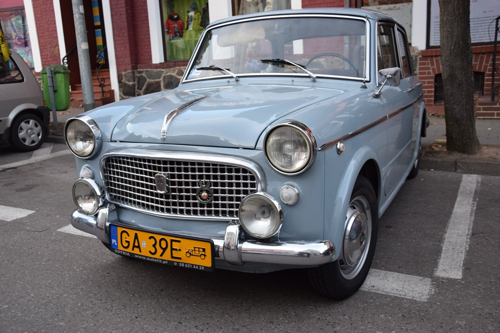 Kartuzy. Classówka nocą, czyli zlot klasycznych aut na Rynku