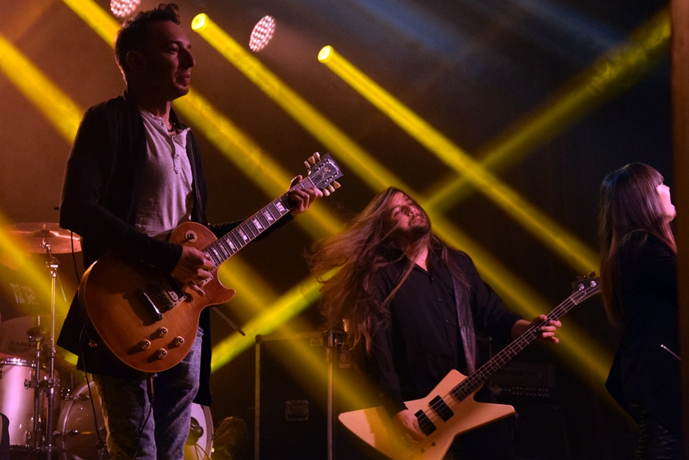 Łzy i Hubert zagrali na rzecz kartuskiego hospicjum. Posłuchać ich przyszło niewielu