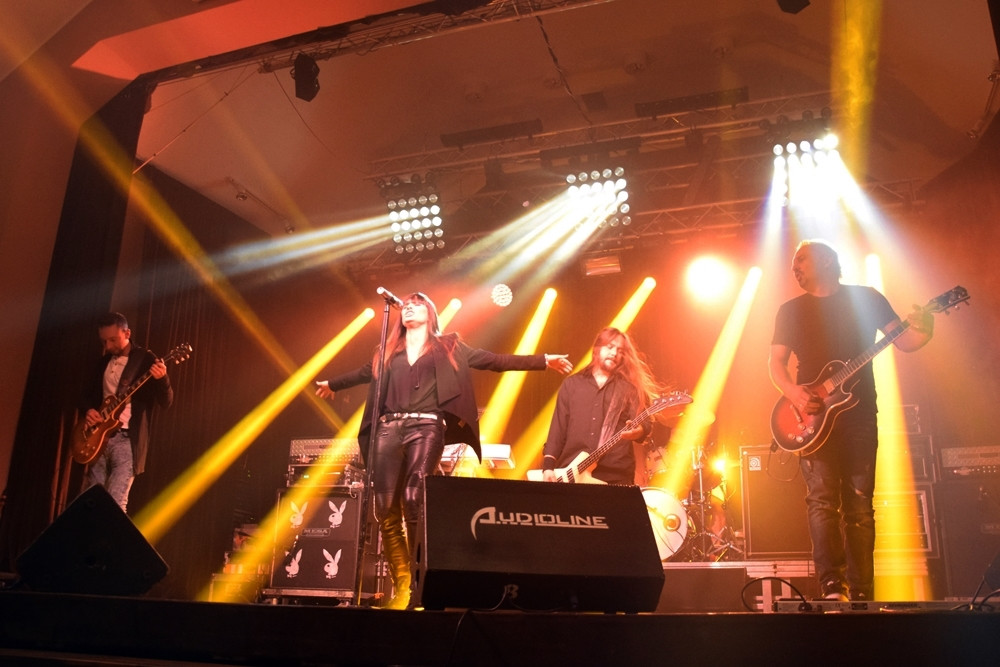 Łzy i Hubert zagrali na rzecz kartuskiego hospicjum. Posłuchać ich przyszło niewielu