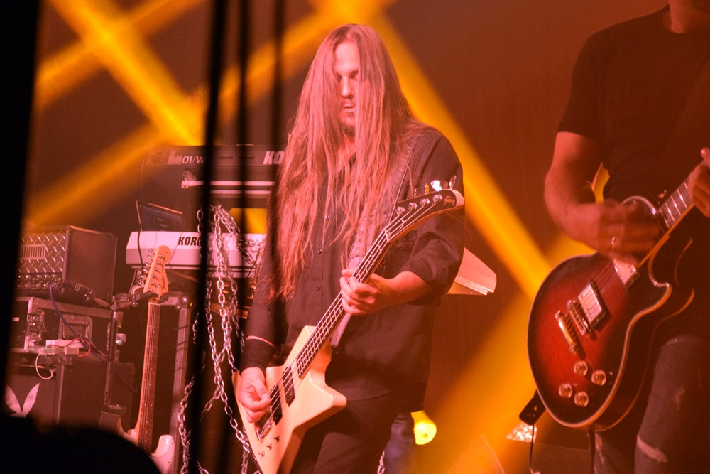 Łzy i Hubert zagrali na rzecz kartuskiego hospicjum. Posłuchać ich przyszło niewielu