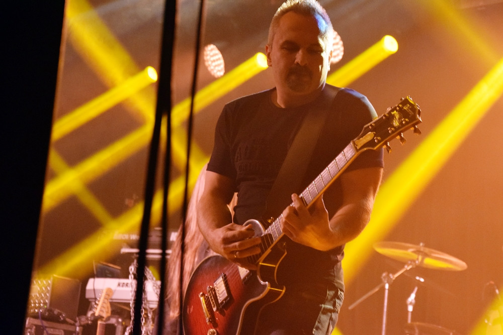 Łzy i Hubert zagrali na rzecz kartuskiego hospicjum. Posłuchać ich przyszło niewielu