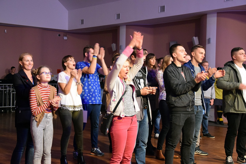 Łzy i Hubert zagrali na rzecz kartuskiego hospicjum. Posłuchać ich przyszło niewielu