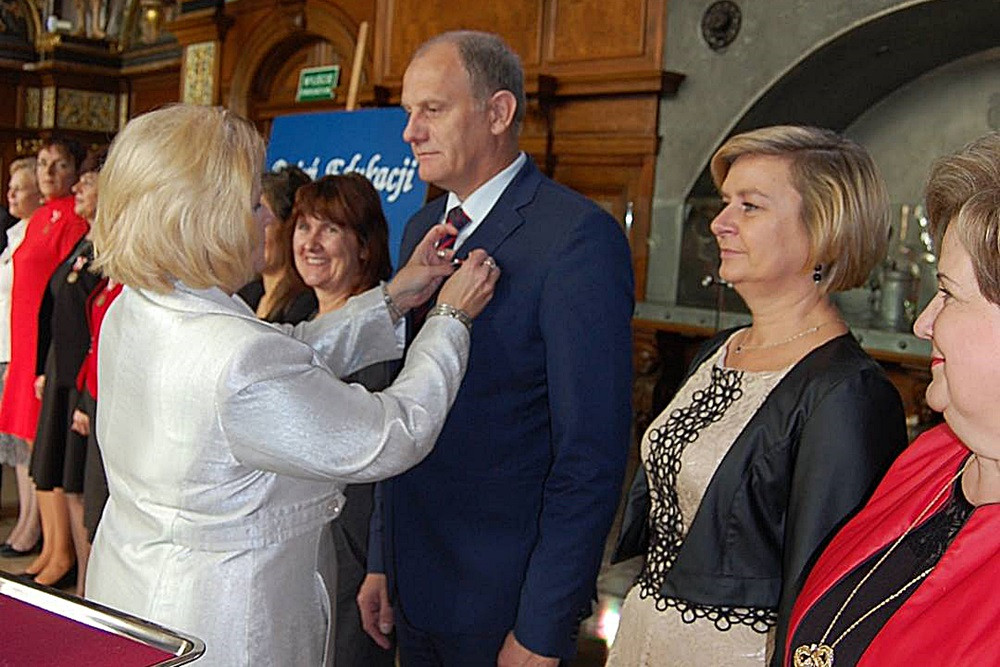 Nauczyciele ze szkół powiatu i samorządowcy odznaczeni w Dworze Artusa w Gdańsku