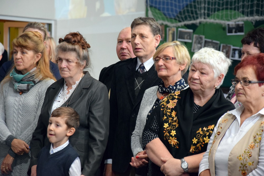 Panna młoda w czarnej sukni? Twórcy ludowi i historycy o dawnej ślubnej modzie i zwyczajach