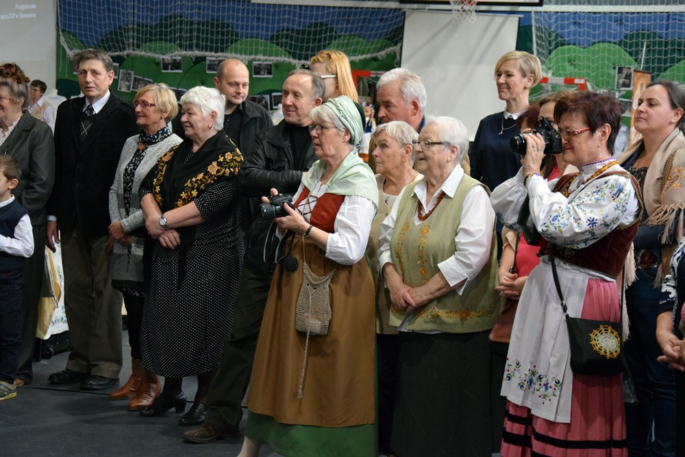 Panna młoda w czarnej sukni? Twórcy ludowi i historycy o dawnej ślubnej modzie i zwyczajach