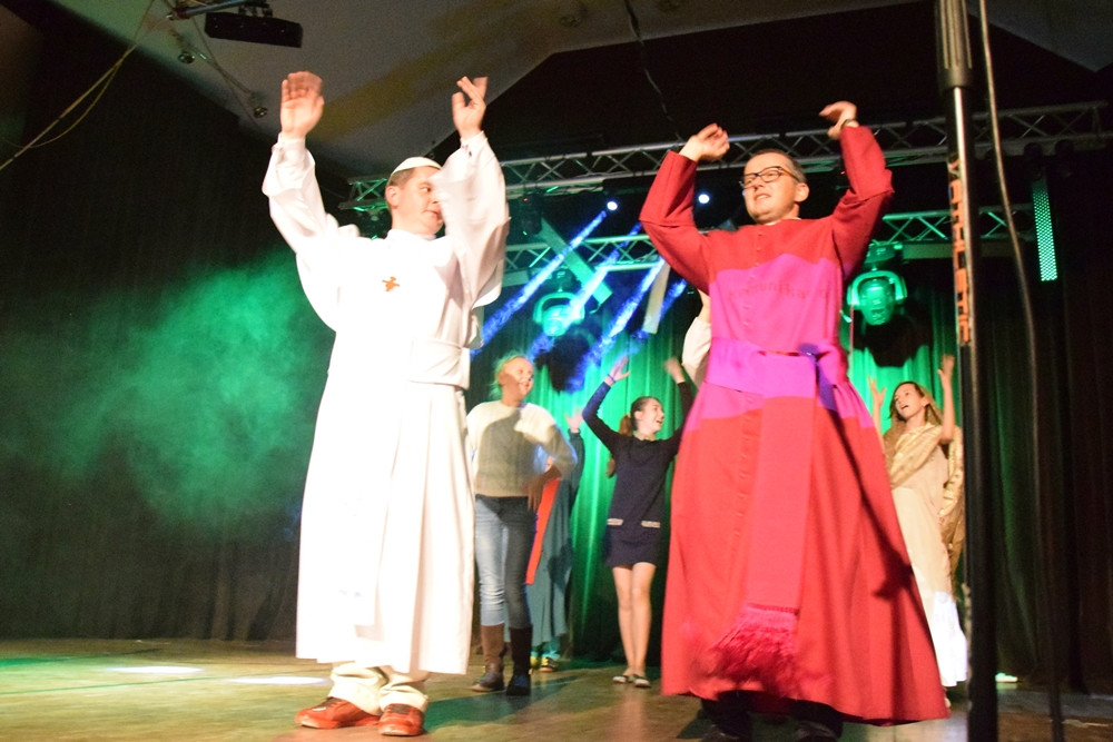 Kartuzy. Radosny i roztańczony Bal Wszystkich Świętych