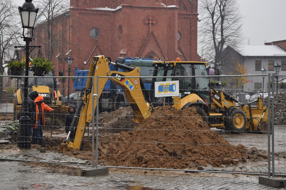 Kartuzy. Ruszyły dwa najbardziej oczekiwane przedsięwzięcia: modernizacja Rynku i budowa dworca