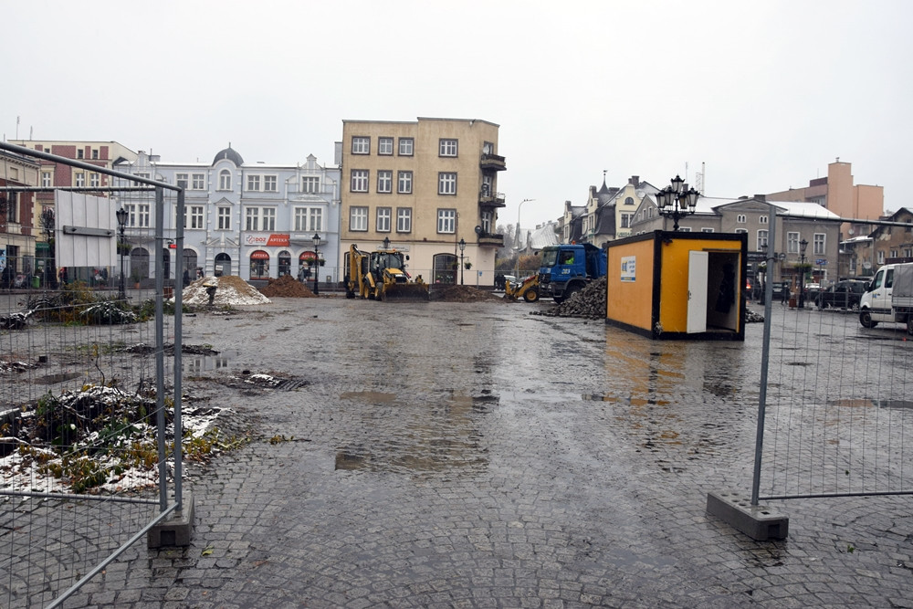Kartuzy. Ruszyły dwa najbardziej oczekiwane przedsięwzięcia: modernizacja Rynku i budowa dworca