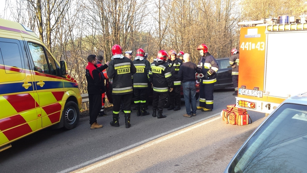 Zderzenie dwóch aut pod Przodkowem. Zmarła pasażerka toyoty (aktualizacja)