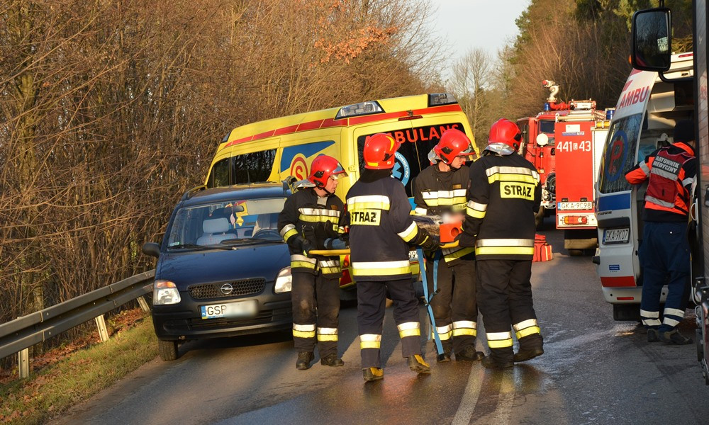 Zderzenie dwóch aut pod Przodkowem. Zmarła pasażerka toyoty (aktualizacja)