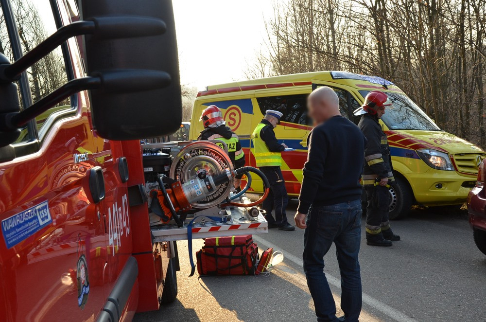Zderzenie dwóch aut pod Przodkowem. Zmarła pasażerka toyoty (aktualizacja)