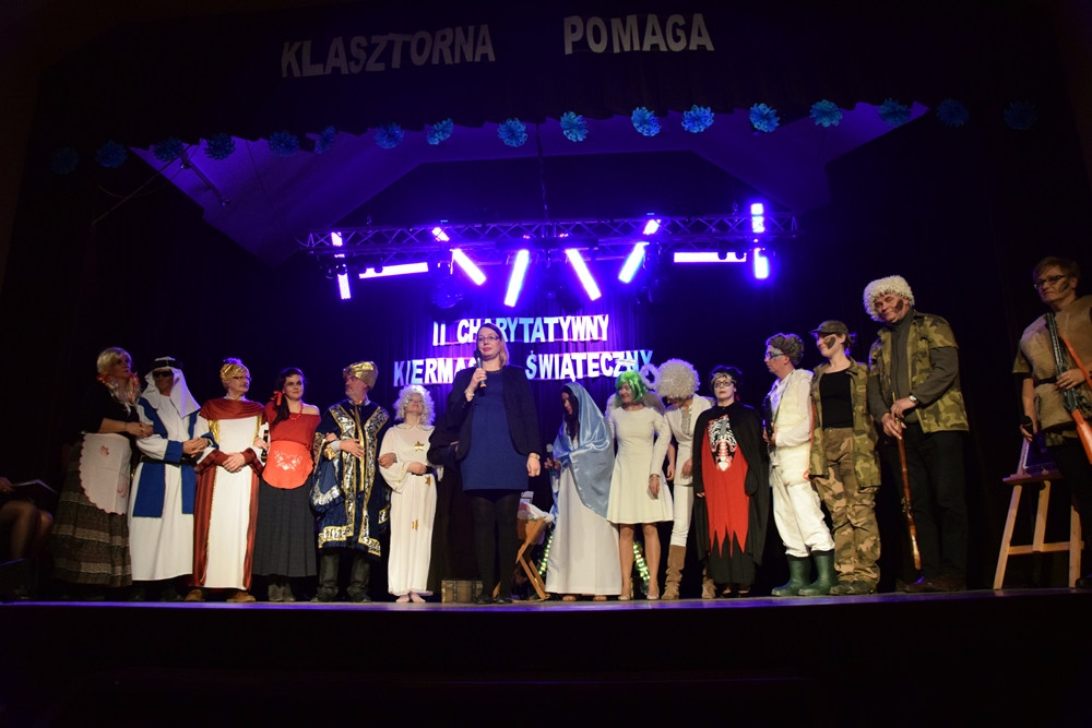 Kartuzy. Owacje na stojąco dla nauczycieli Klasztornej i jasełek w ich wykonaniu. Zobacz film!