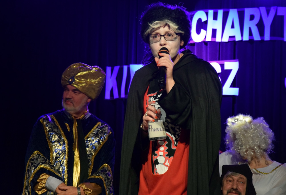 Kartuzy. Owacje na stojąco dla nauczycieli Klasztornej i jasełek w ich wykonaniu. Zobacz film!