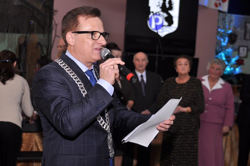 Przodkowo. Blisko 800 seniorów bawiło się na biesiadzie, a małżeństwa świętowały Złote Gody