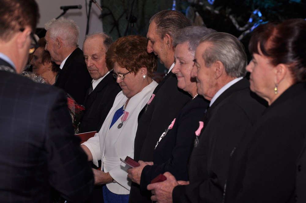 Przodkowo. Blisko 800 seniorów bawiło się na biesiadzie, a małżeństwa świętowały Złote Gody